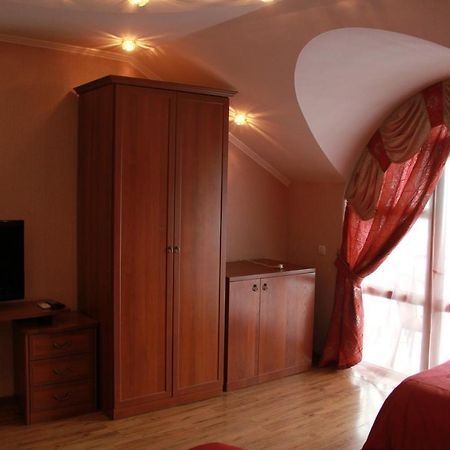 Kristall Hotel Bosteri Bagian luar foto