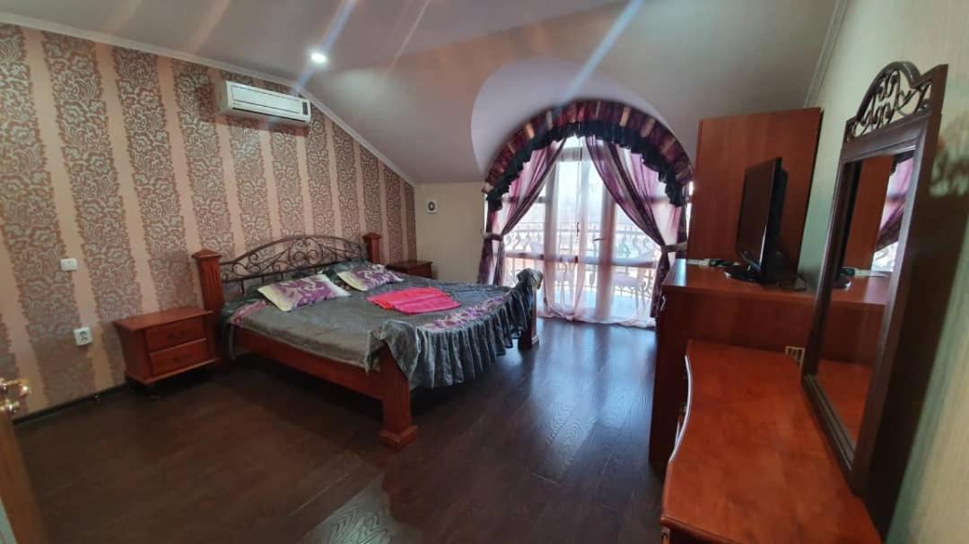Kristall Hotel Bosteri Bagian luar foto
