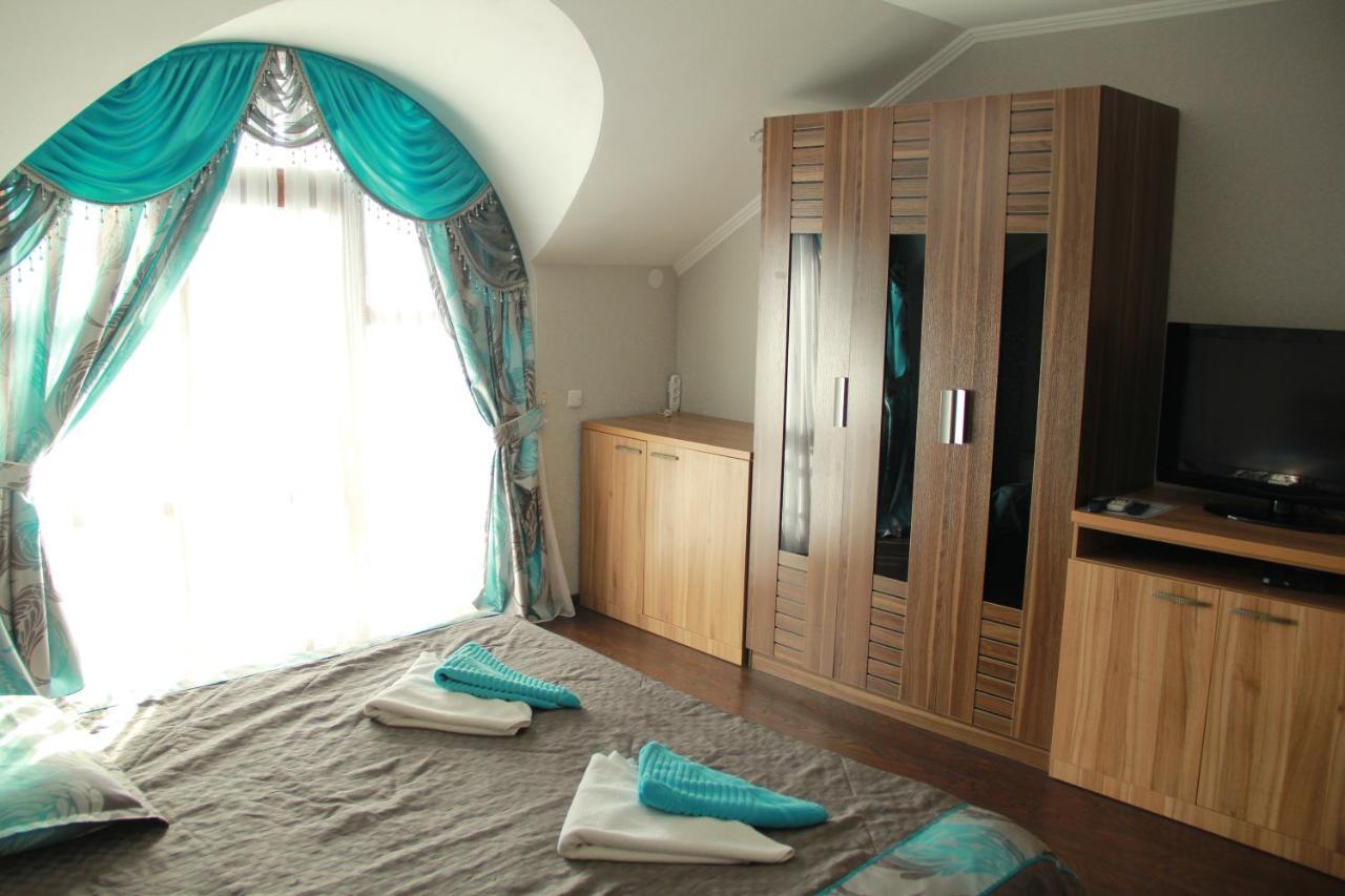 Kristall Hotel Bosteri Bagian luar foto