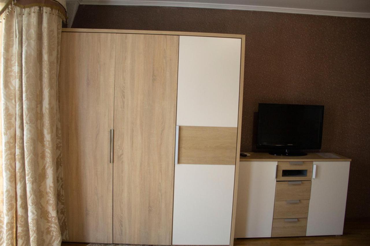 Kristall Hotel Bosteri Bagian luar foto