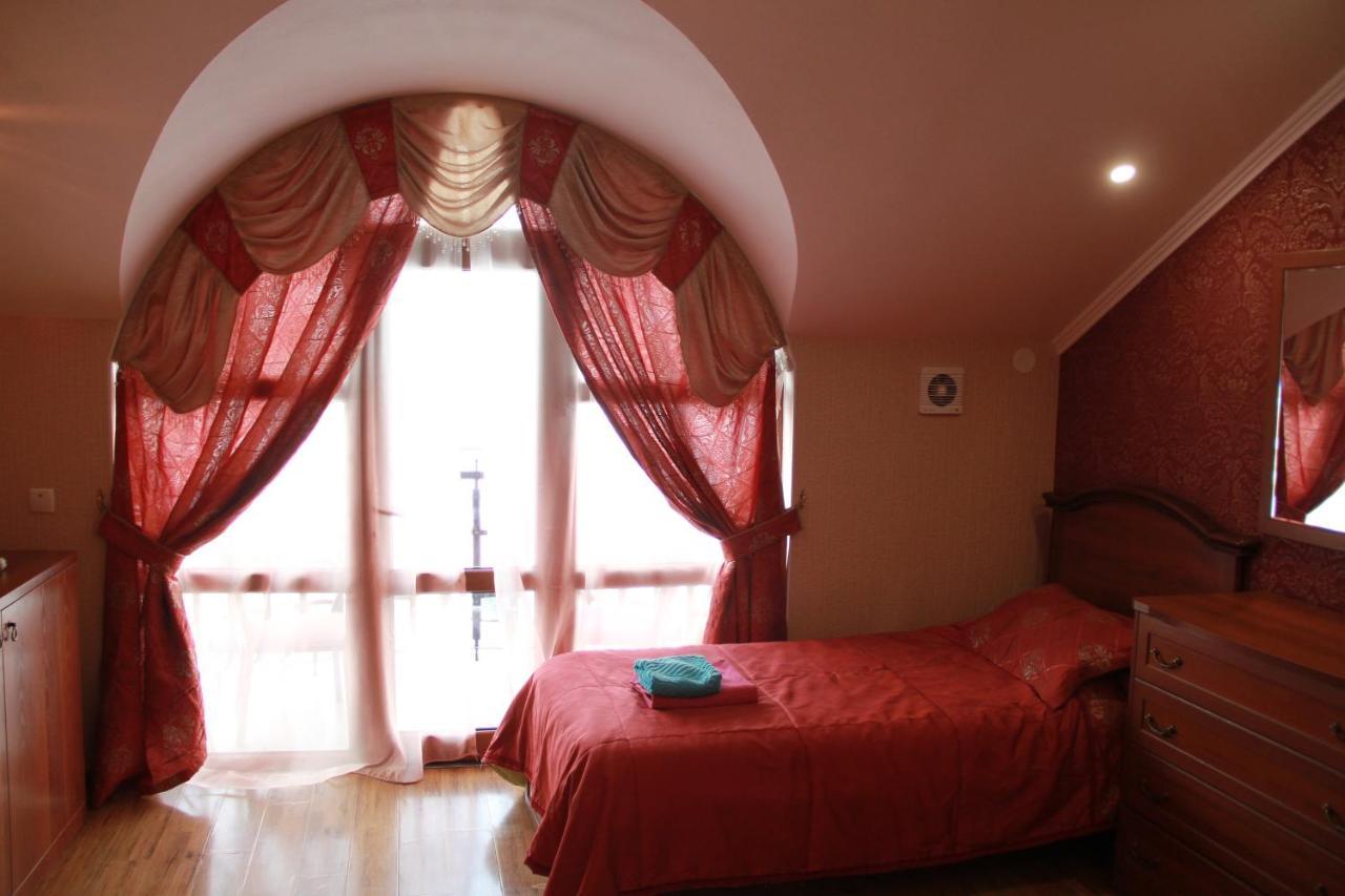 Kristall Hotel Bosteri Bagian luar foto