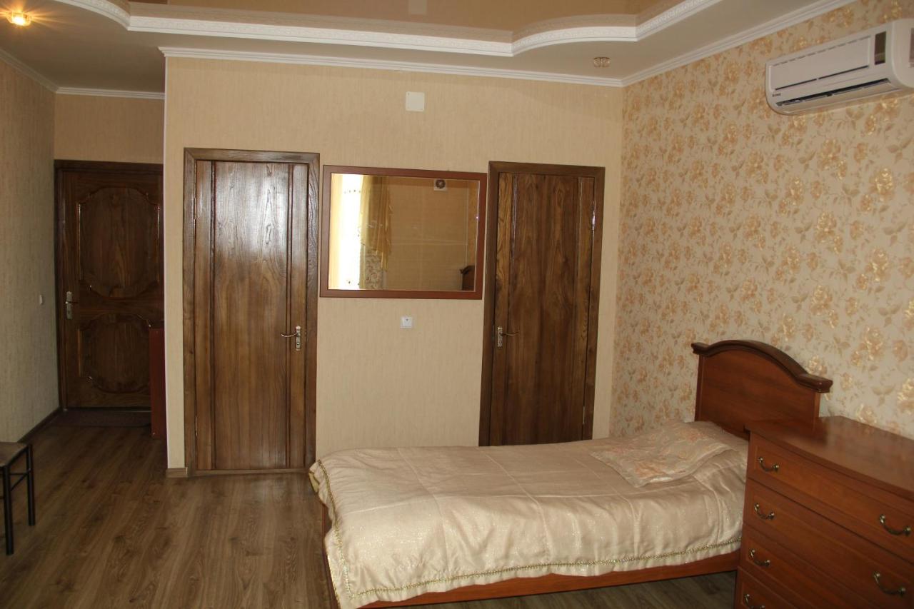 Kristall Hotel Bosteri Bagian luar foto
