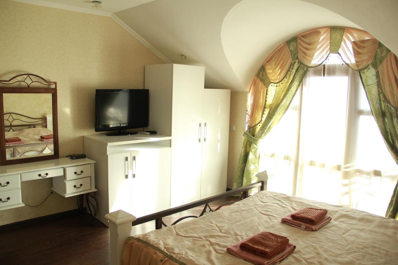 Kristall Hotel Bosteri Bagian luar foto