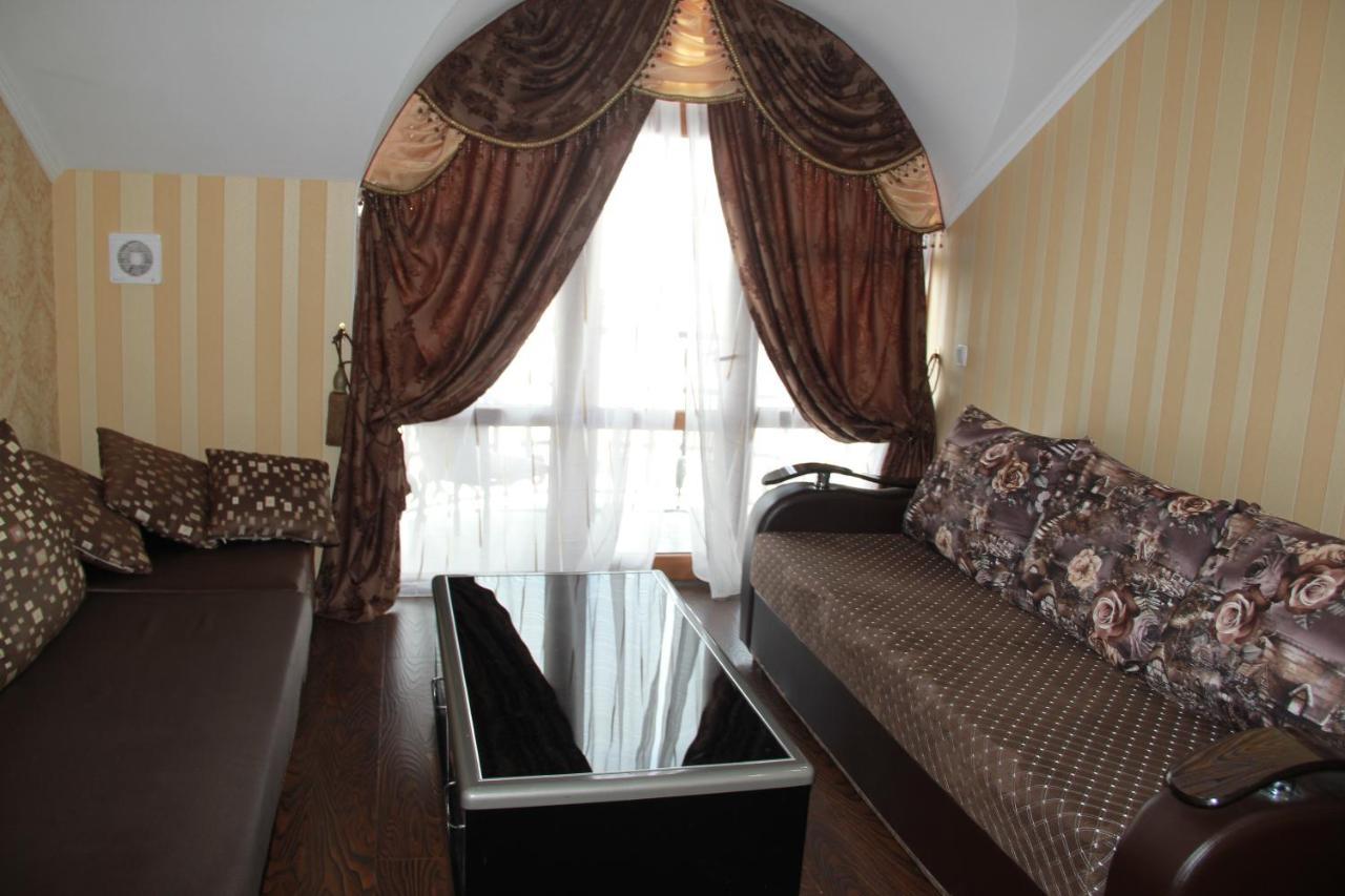 Kristall Hotel Bosteri Bagian luar foto