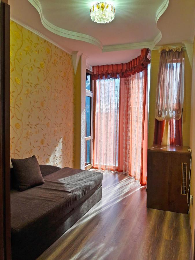 Kristall Hotel Bosteri Bagian luar foto