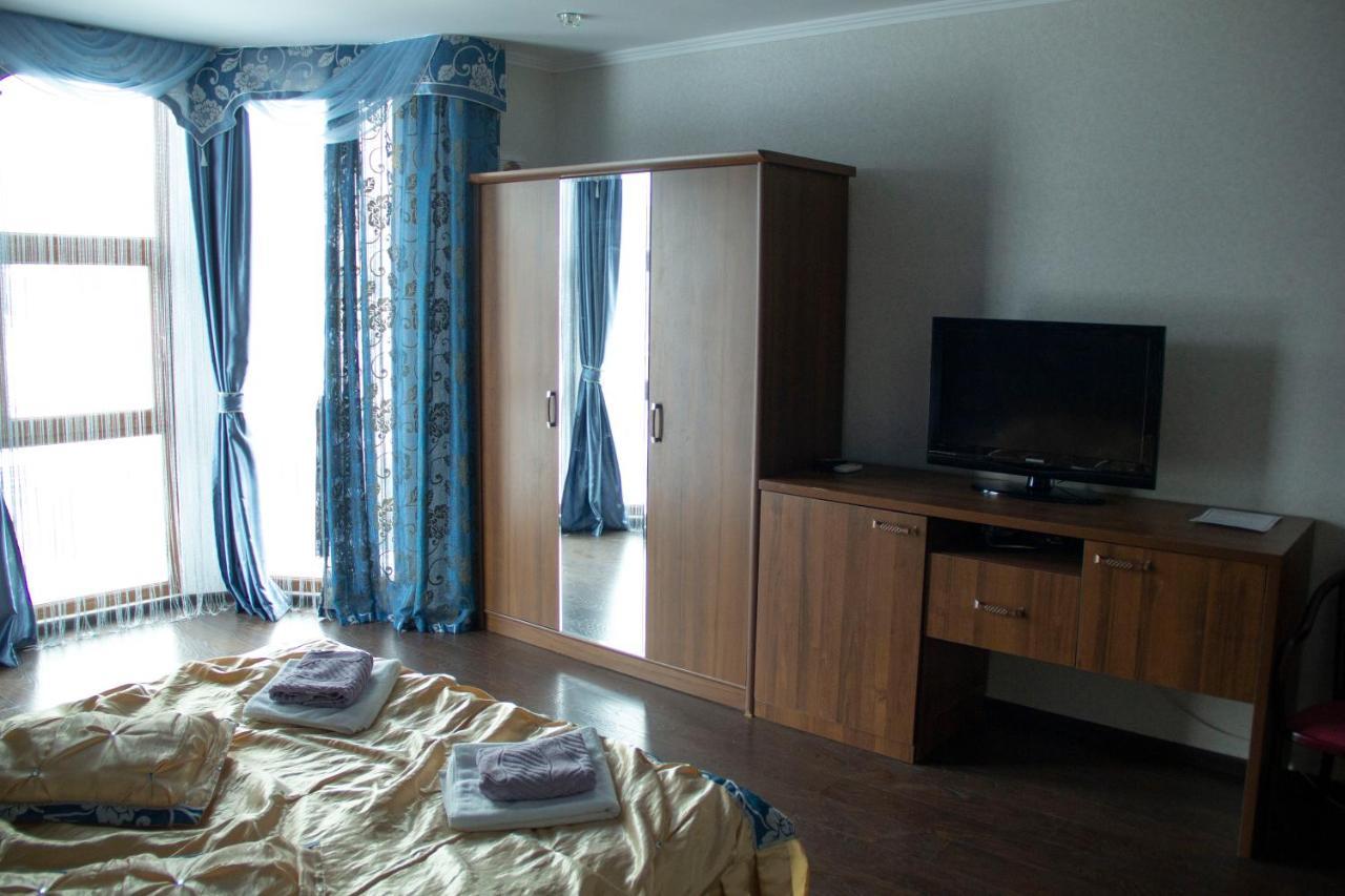 Kristall Hotel Bosteri Bagian luar foto