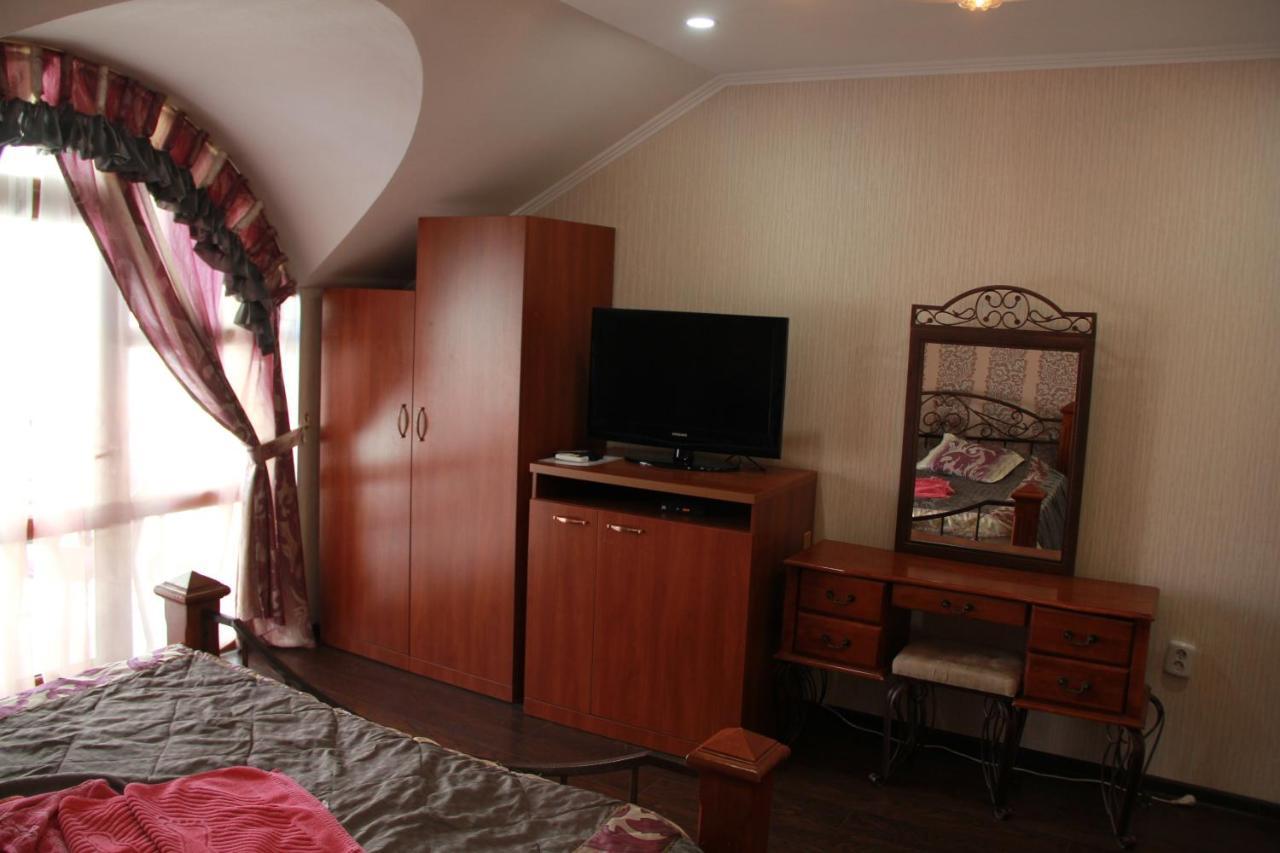 Kristall Hotel Bosteri Bagian luar foto