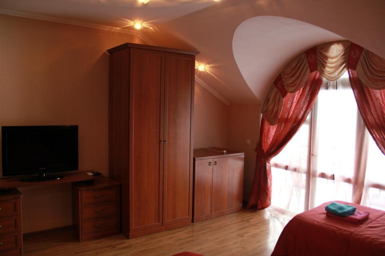 Kristall Hotel Bosteri Bagian luar foto