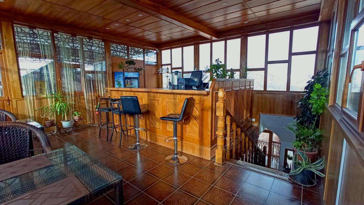 Kristall Hotel Bosteri Bagian luar foto
